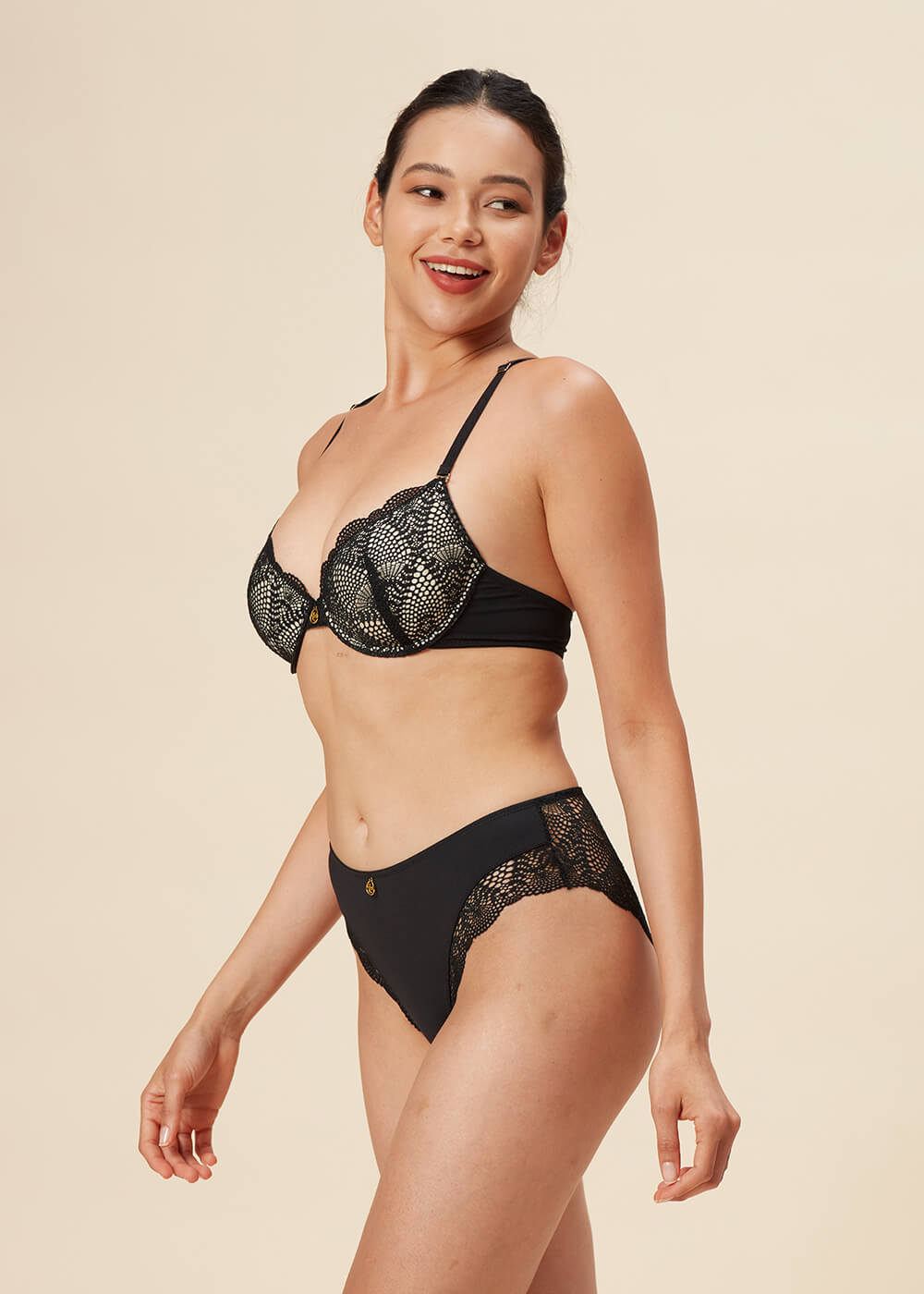AURA Lace Convertible Back Molded Bra