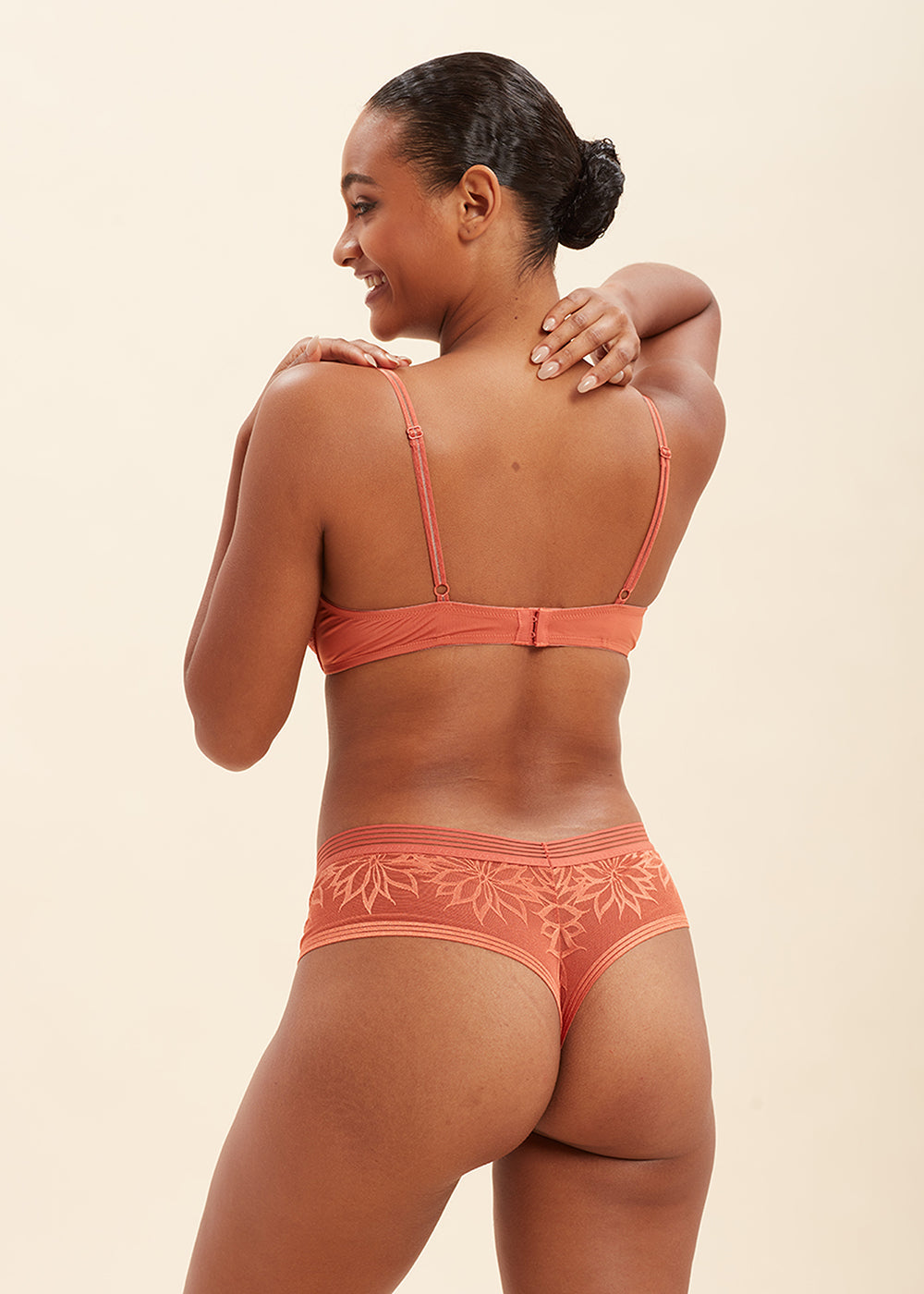 NATALIE Glamorous Sexy Plunge Molded Floral Lace Bra